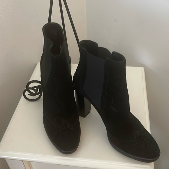 Tod’s Black Suede Heel Boots - Picture 1 of 11